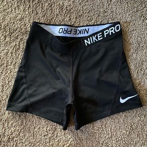 Nike pro shorts size medium